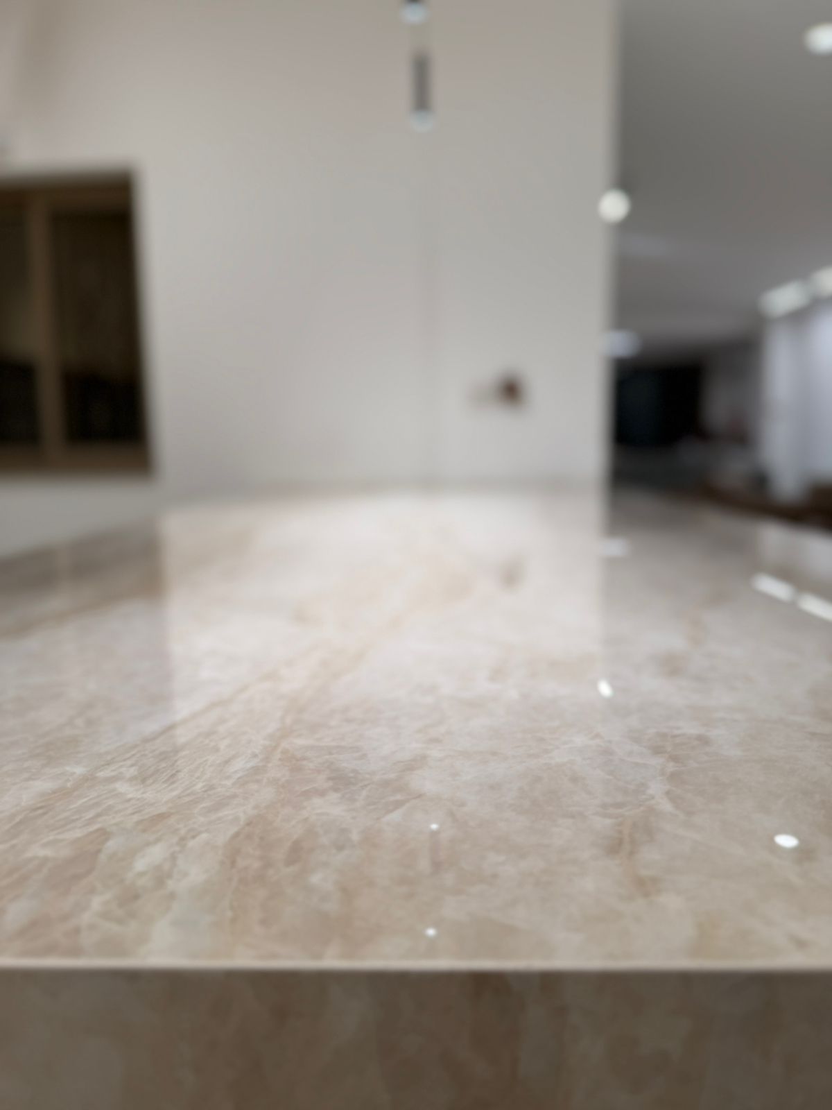 Polished Dekton worktop with a marble aesthetic in the villa kitchen